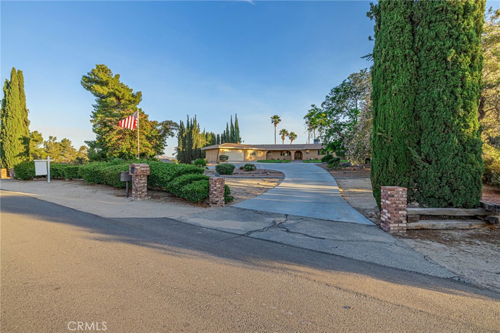 19459 Shasta Road Apple Valley, CA 92307 - Photo 3 of 64