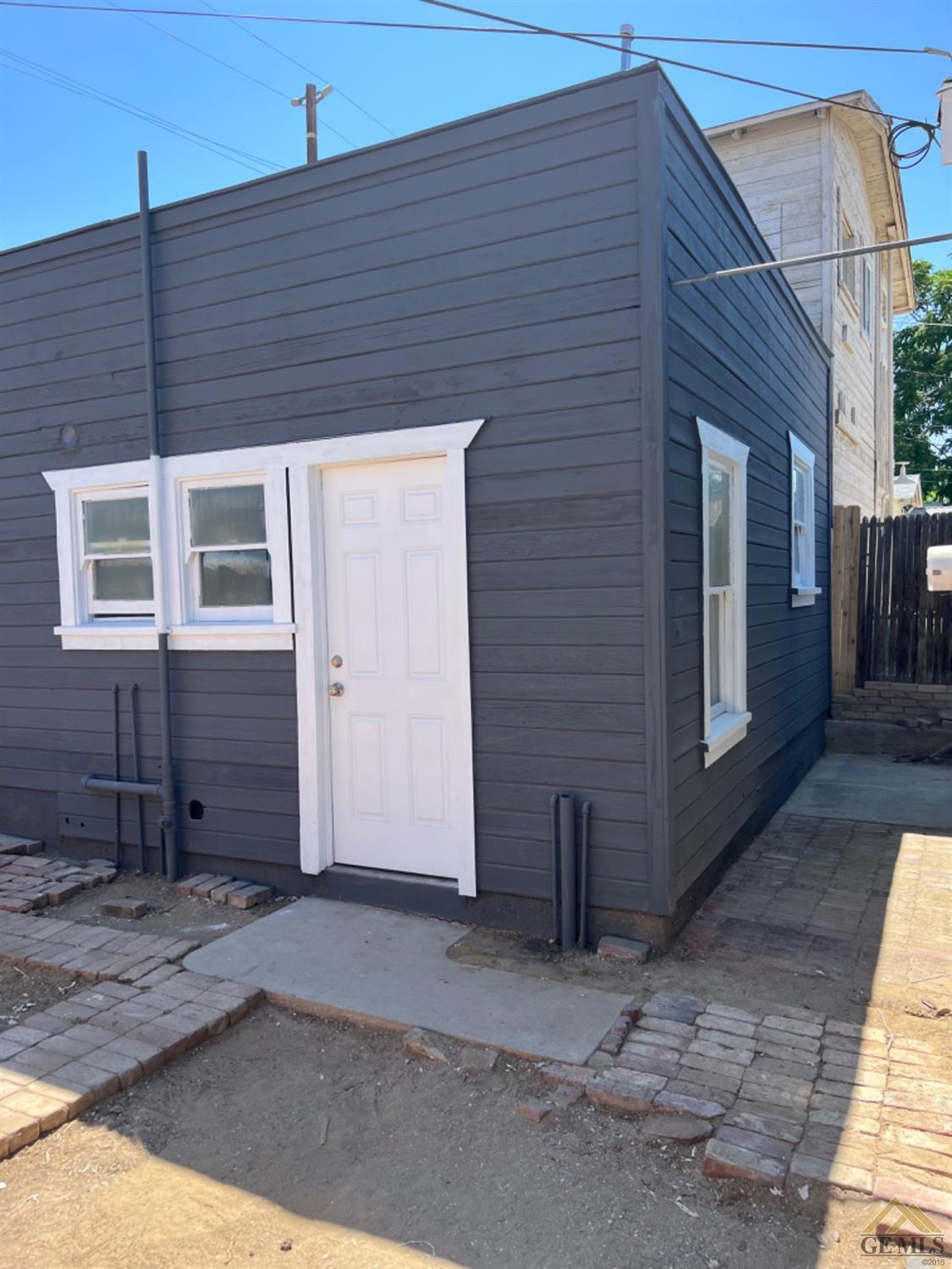 Undisclosed Address Taft, CA 93268 - Photo 21 of 21 a backyard of a house