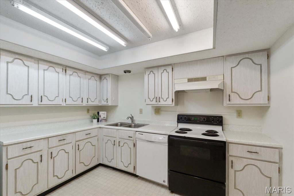 910 Claytonbrook Drive, Unit 1 Ballwin, MO 63011 - Photo 11 of 23