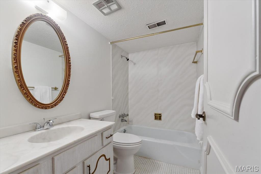 910 Claytonbrook Drive, Unit 1 Ballwin, MO 63011 - Photo 17 of 23