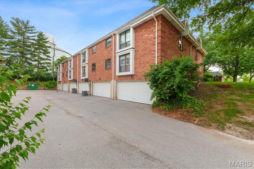 910 Claytonbrook Drive, Unit 1 Ballwin, MO 63011 - Photo 18 of 23