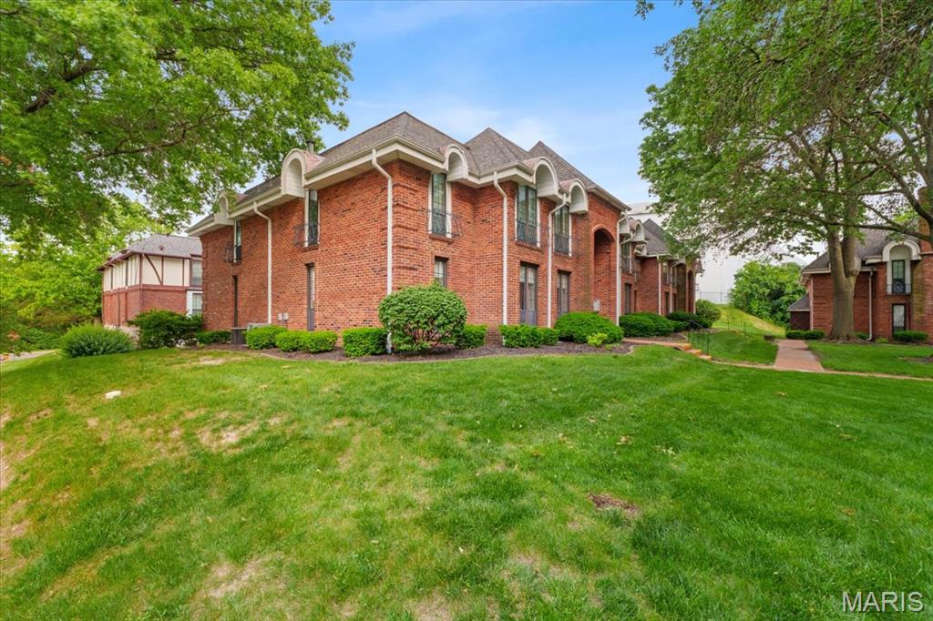 910 Claytonbrook Drive, Unit 1 Ballwin, MO 63011 - Photo 19 of 23