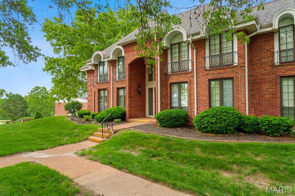 910 Claytonbrook Drive, Unit 1 Ballwin, MO 63011 - Photo 2 of 23