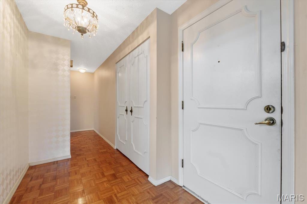 910 Claytonbrook Drive, Unit 1 Ballwin, MO 63011 - Photo 3 of 23