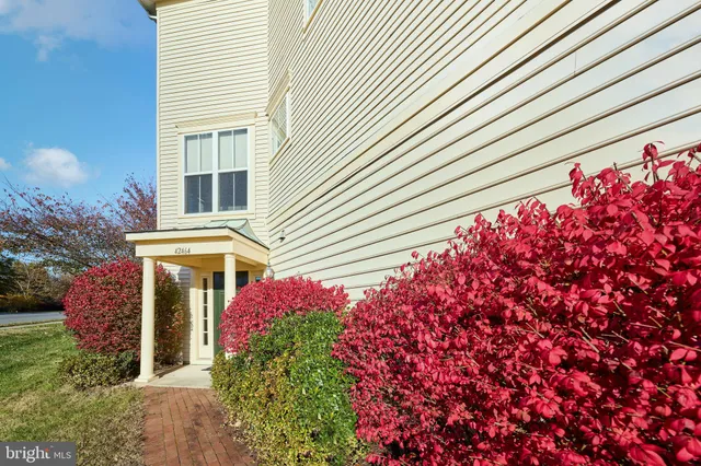 $790,000 | 42464 Regal Wood Drive, Brambleton, VA 20148