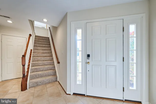 a view of entryway with furniture