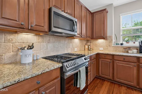 $579,000 | 1060 Kingston Grove Drive, Cary, NC 27519