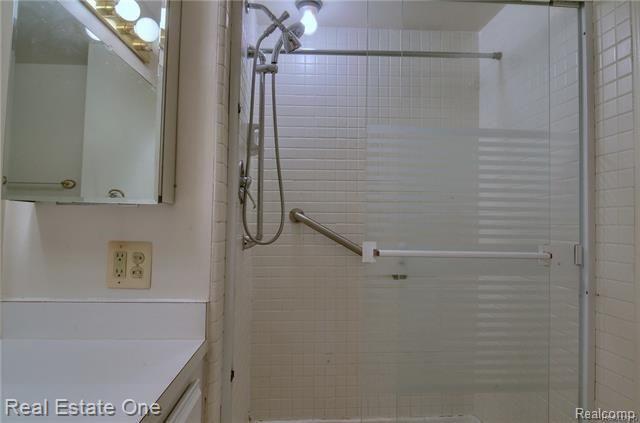 29606 Middlebelt Road Farmington, MI 48334 - Photo 17 of 22