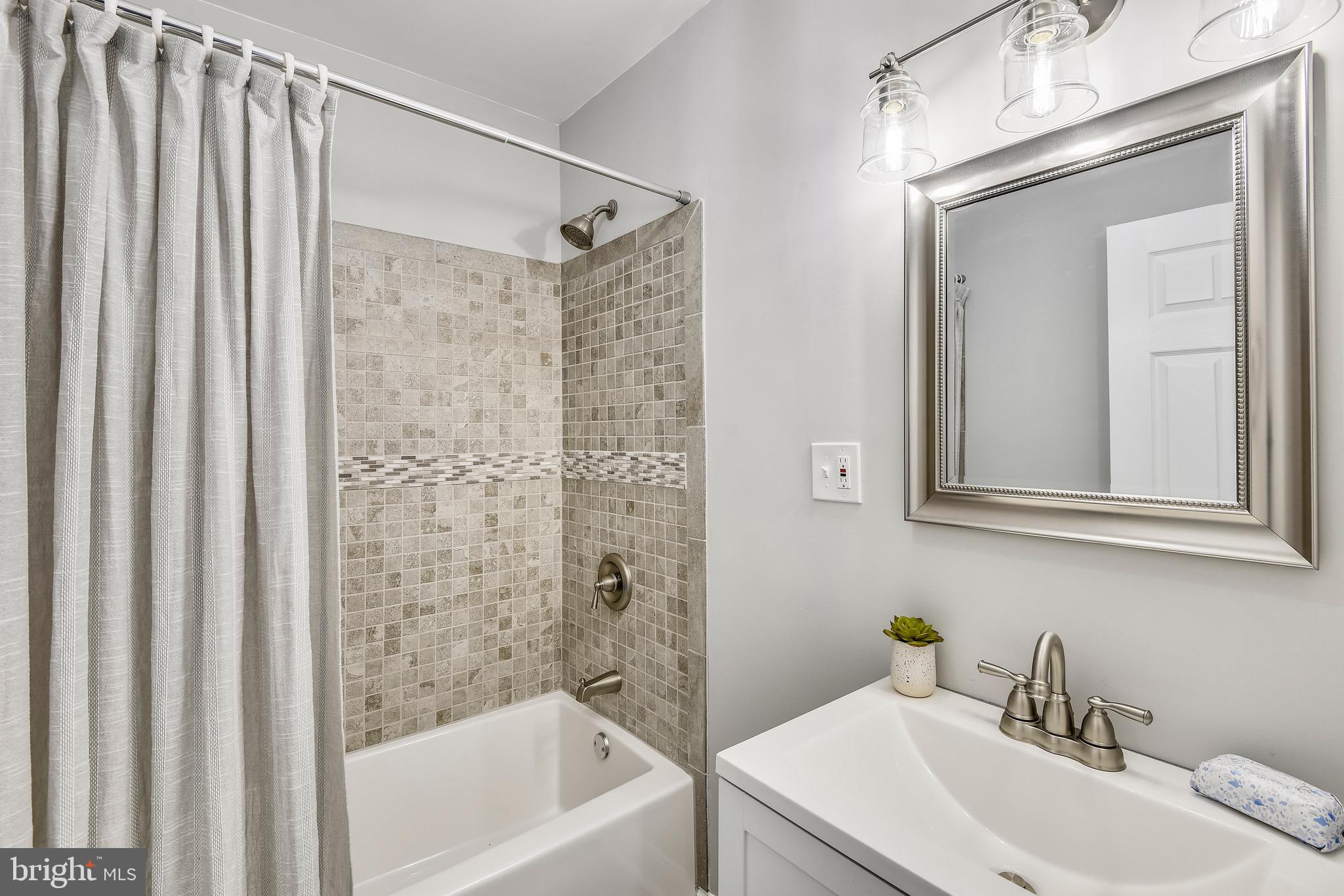 250 Asbury Road Pasadena, MD 21122 - Photo 16 of 36 Hall bath on upper level