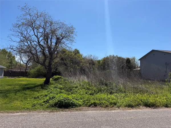 $24,000 | 1723 Thompson Street, La Marque, TX 77568