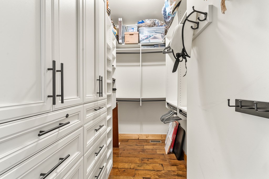 220 Haven Lane Murphy, NC 28906 - Photo 46 of 67 a bathroom with a sink and mirror