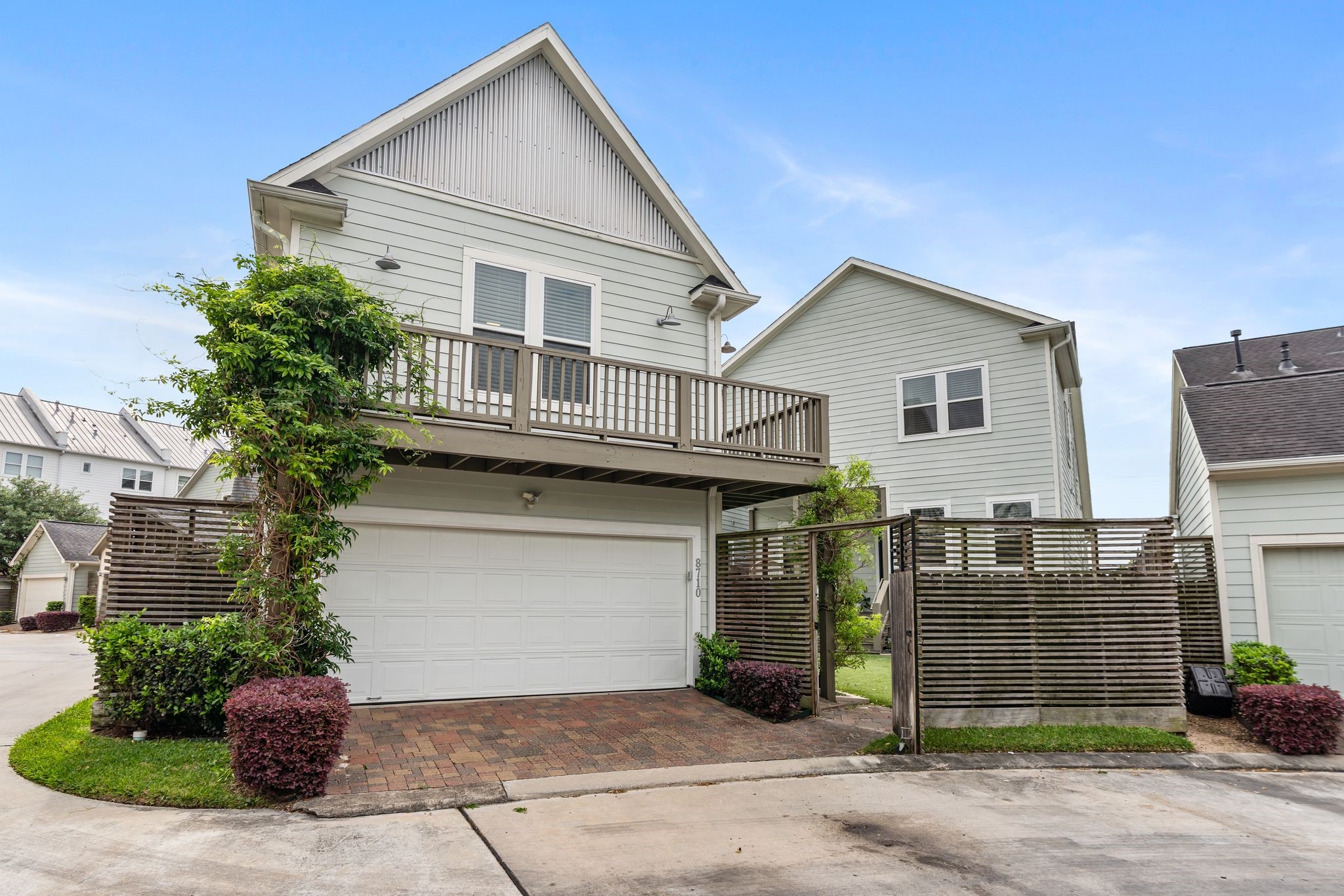 8710 Emnora Lane Houston, TX 77080 - Photo 41 of 43 Easy garage access!