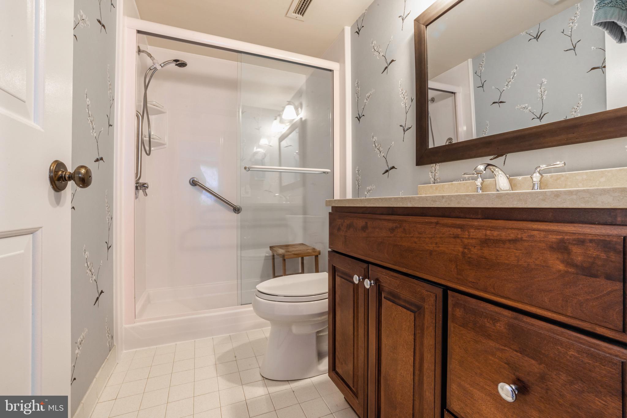 107 Haddonfield Cmns Haddonfield, NJ 08033 - Photo 15 of 26 Master Bathroom