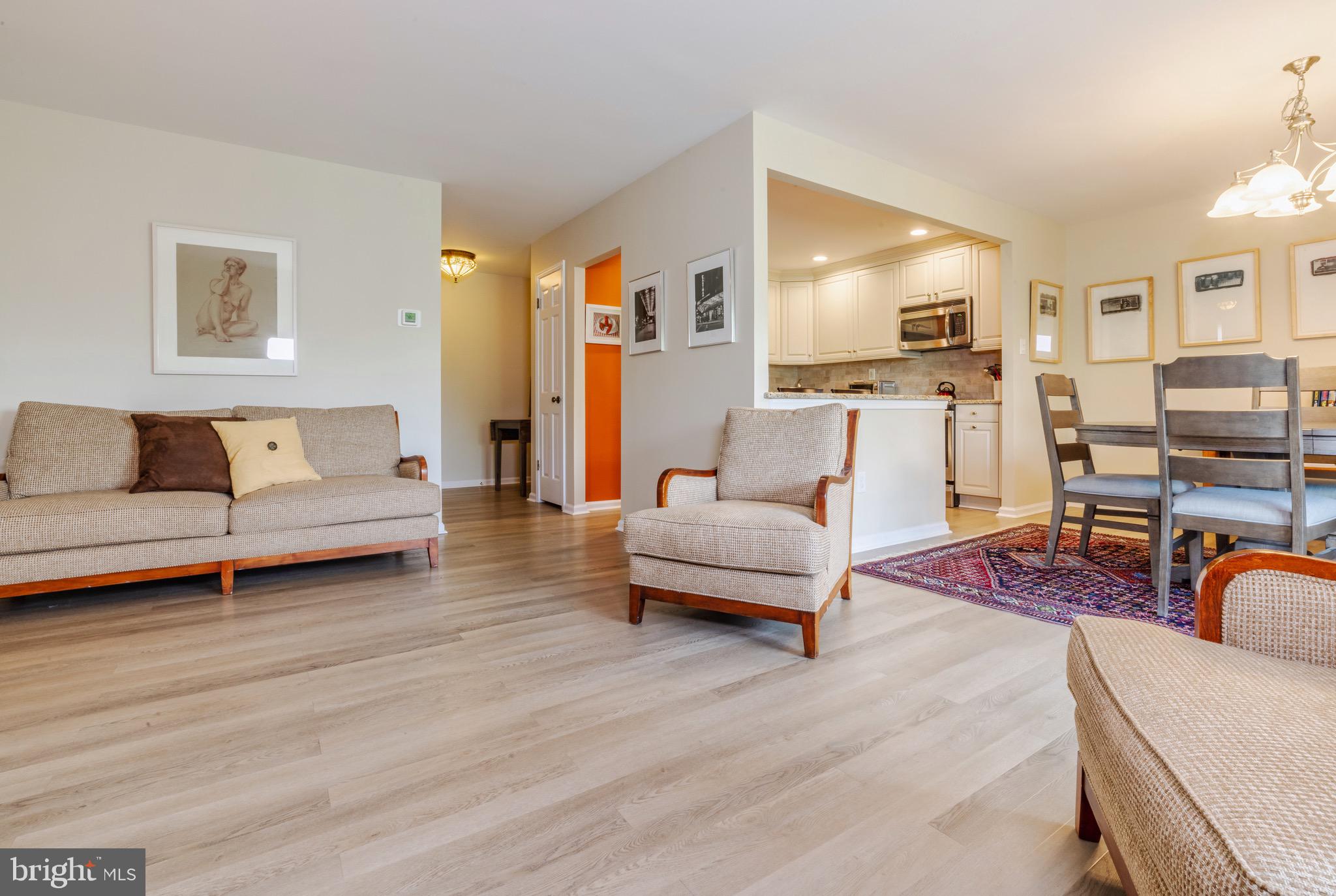 107 Haddonfield Cmns Haddonfield, NJ 08033 - Photo 8 of 26 Living Room