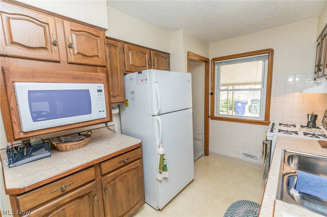 4851 Ridge Road Cleveland, OH 44144 - Photo 9 of 35 Gallery Image 9
