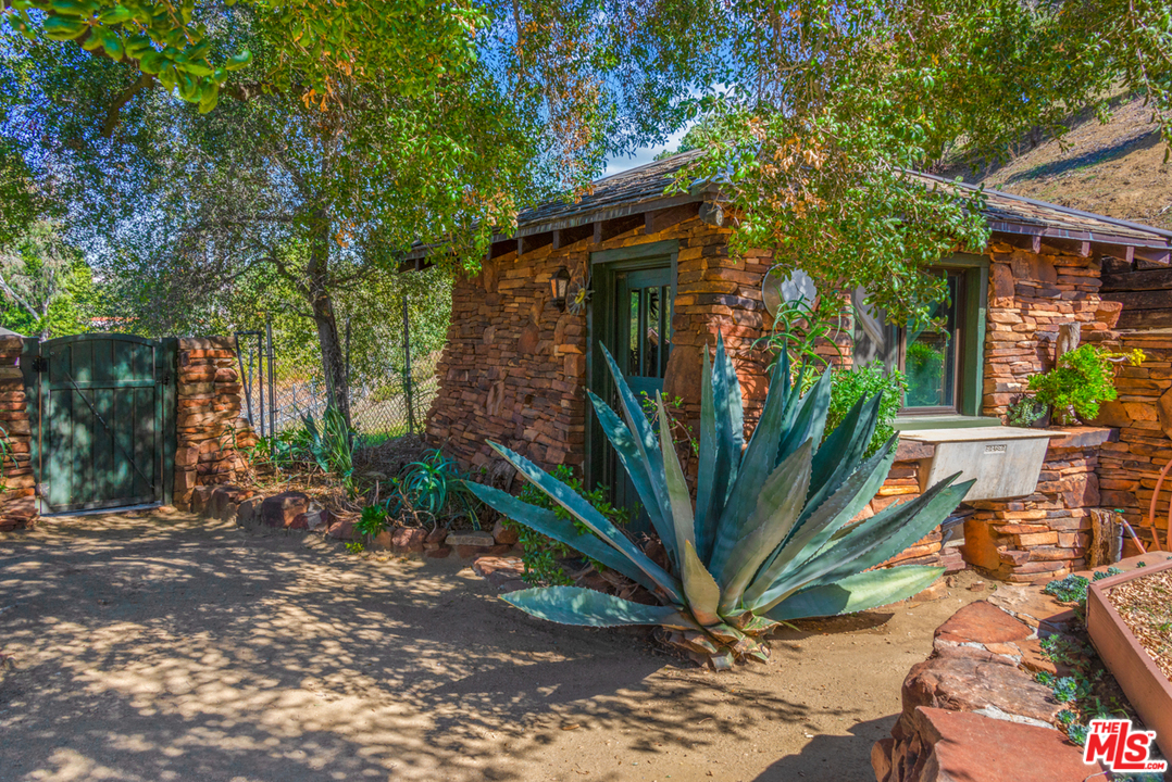 2662 Santa Maria Road Topanga, CA 90290 - Photo 32 of 53