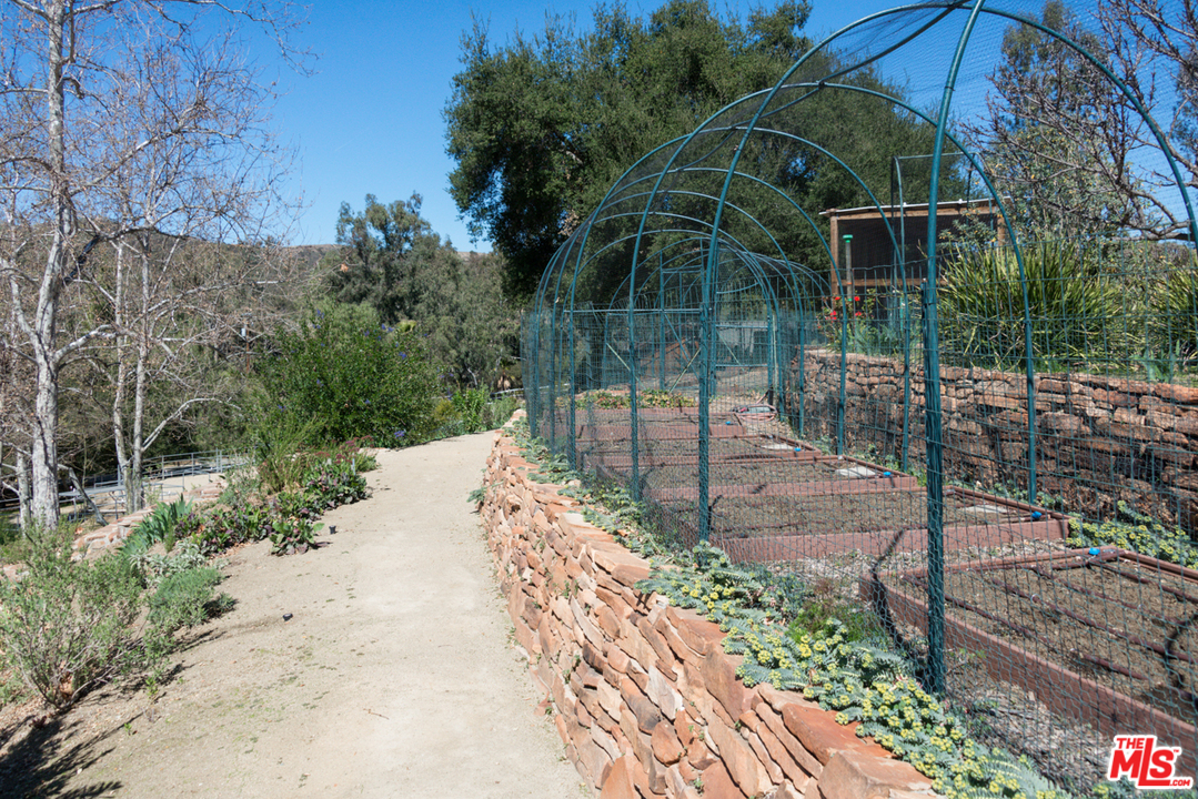 2662 Santa Maria Road Topanga, CA 90290 - Photo 34 of 53