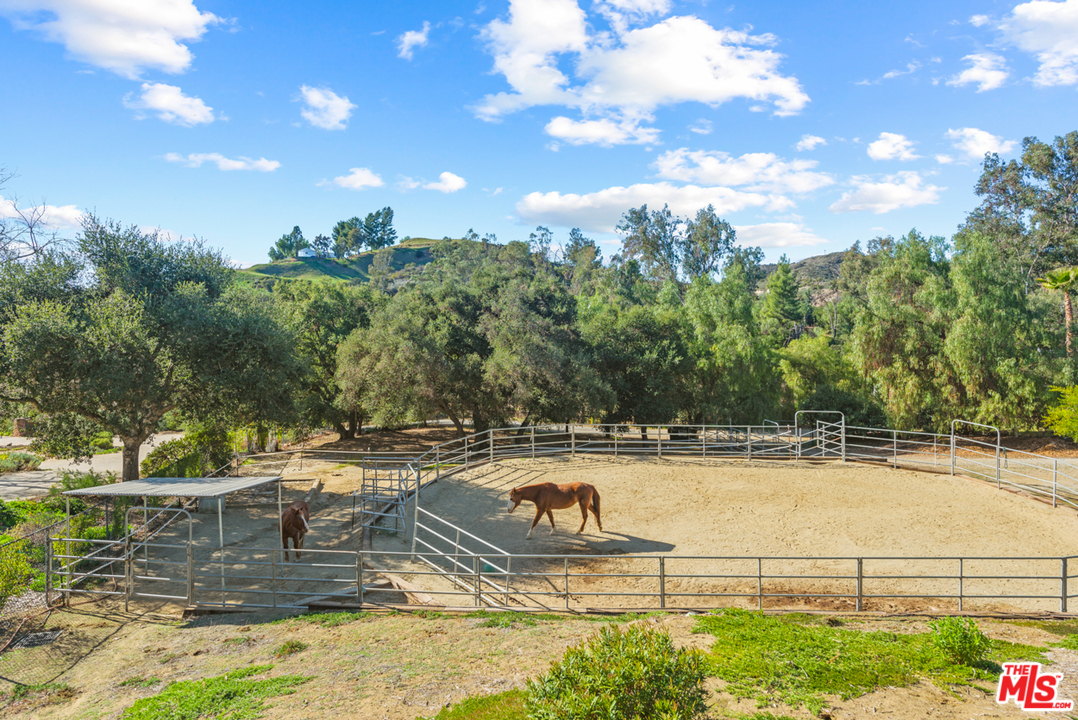 2662 Santa Maria Road Topanga, CA 90290 - Photo 37 of 53