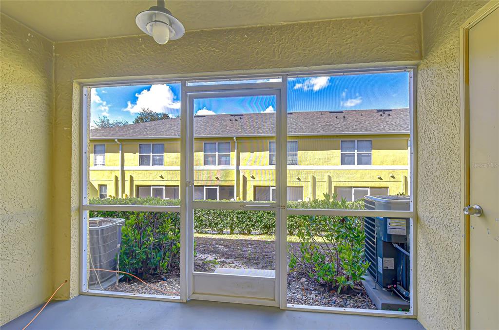 228 Hardcastle Place Valrico, FL 33594 - Photo 17 of 22 a view of a window