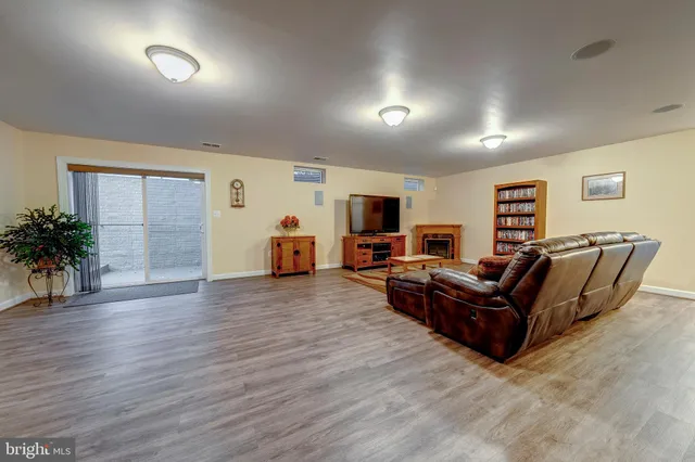 $1,095,000 | 36483 Winding Oak Place, Purcellville, VA 20132