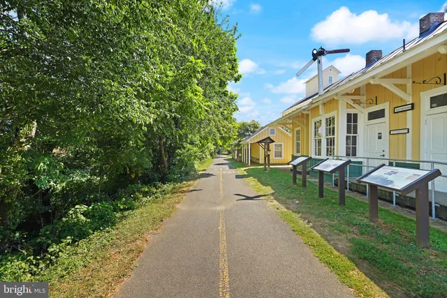 $1,095,000 | 36483 Winding Oak Place, Purcellville, VA 20132