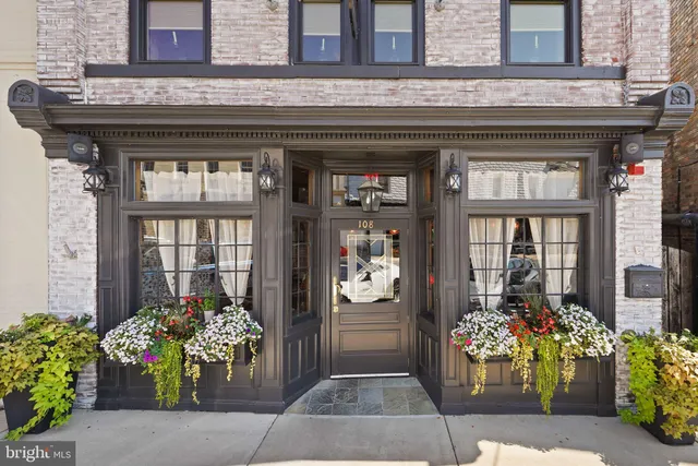 $1,095,000 | 36483 Winding Oak Place, Purcellville, VA 20132