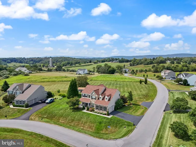 $1,095,000 | 36483 Winding Oak Place, Purcellville, VA 20132