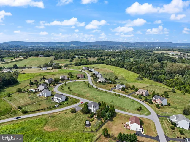 $1,095,000 | 36483 Winding Oak Place, Purcellville, VA 20132