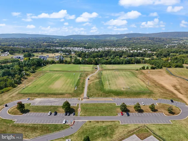 $1,095,000 | 36483 Winding Oak Place, Purcellville, VA 20132