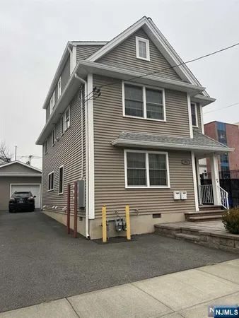 $2,825 | 108 Marsellus Place, Unit 2, Garfield, NJ 07026