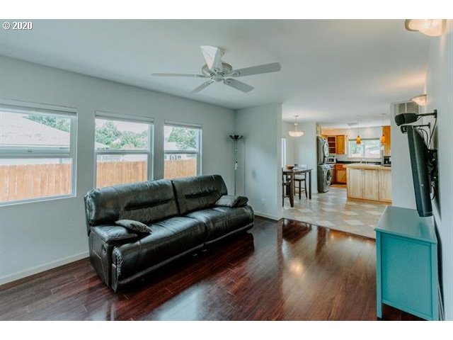 255 Cleveland Street Lebanon, OR 97355 - Photo 3 of 32 Gallery Image 3