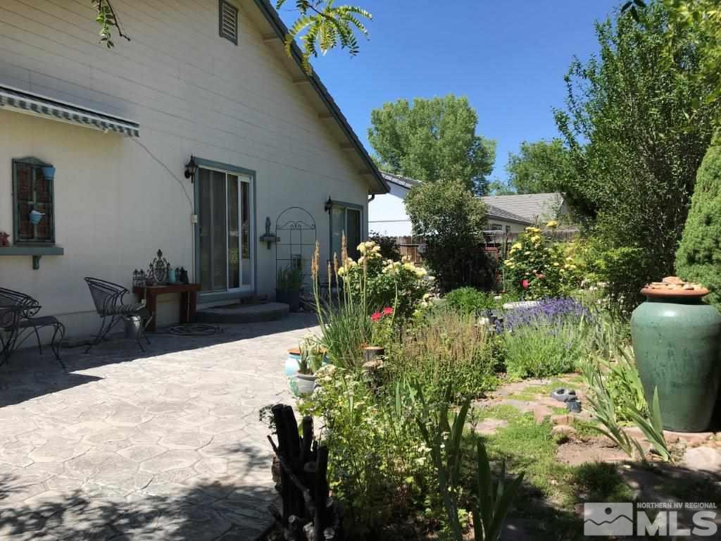 4610 Goodwin Road Sparks, NV 89436 - Photo 20 of 31 a view of a backyard of the house