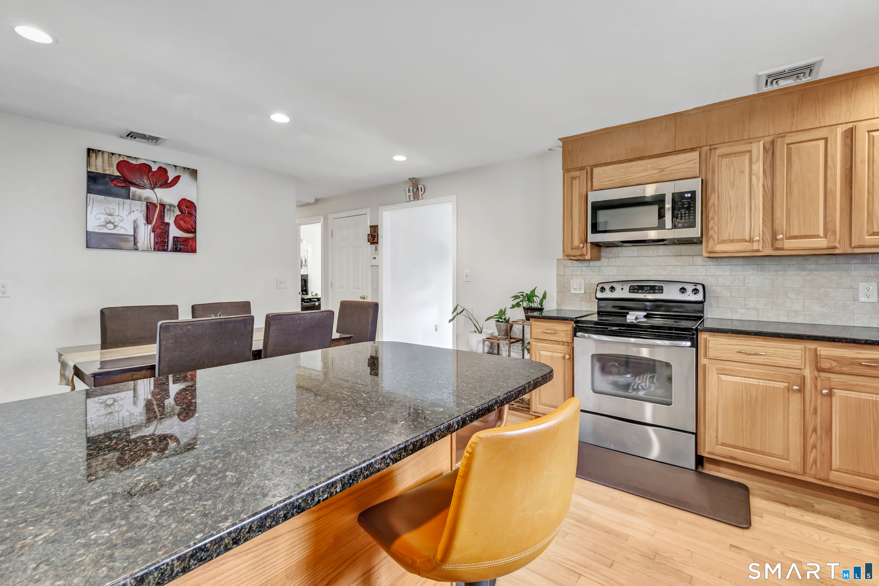 240 Blackhouse Road Trumbull, CT 06611 - Photo 13 of 40