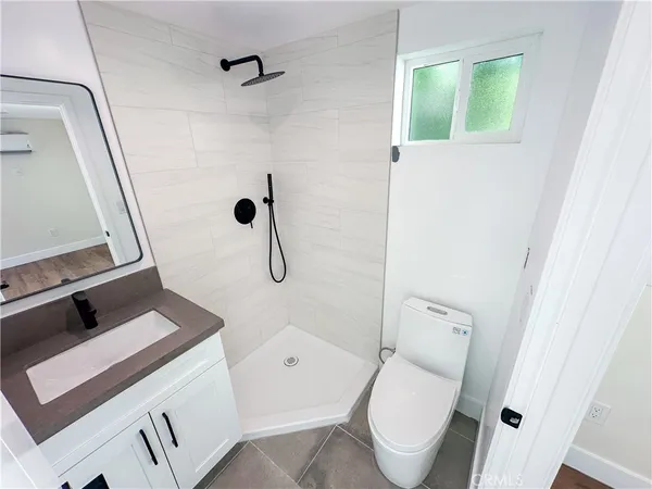 $3,200 | 2931 1/2 Redondo Boulevard, Los Angeles, CA 90016