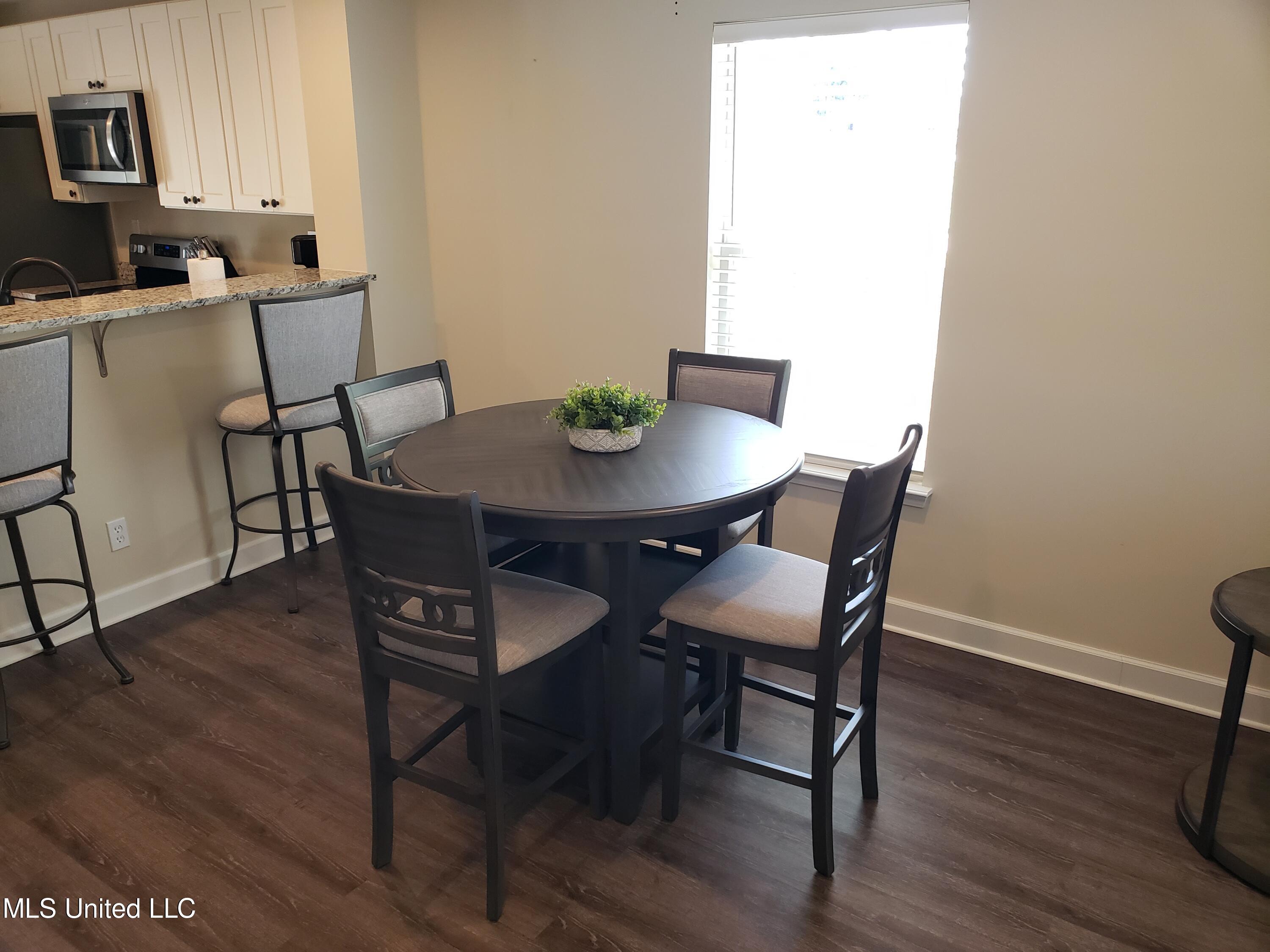 69 East Valley Street Hernando, MS 38632 - Photo 11 of 55 Dining Area
