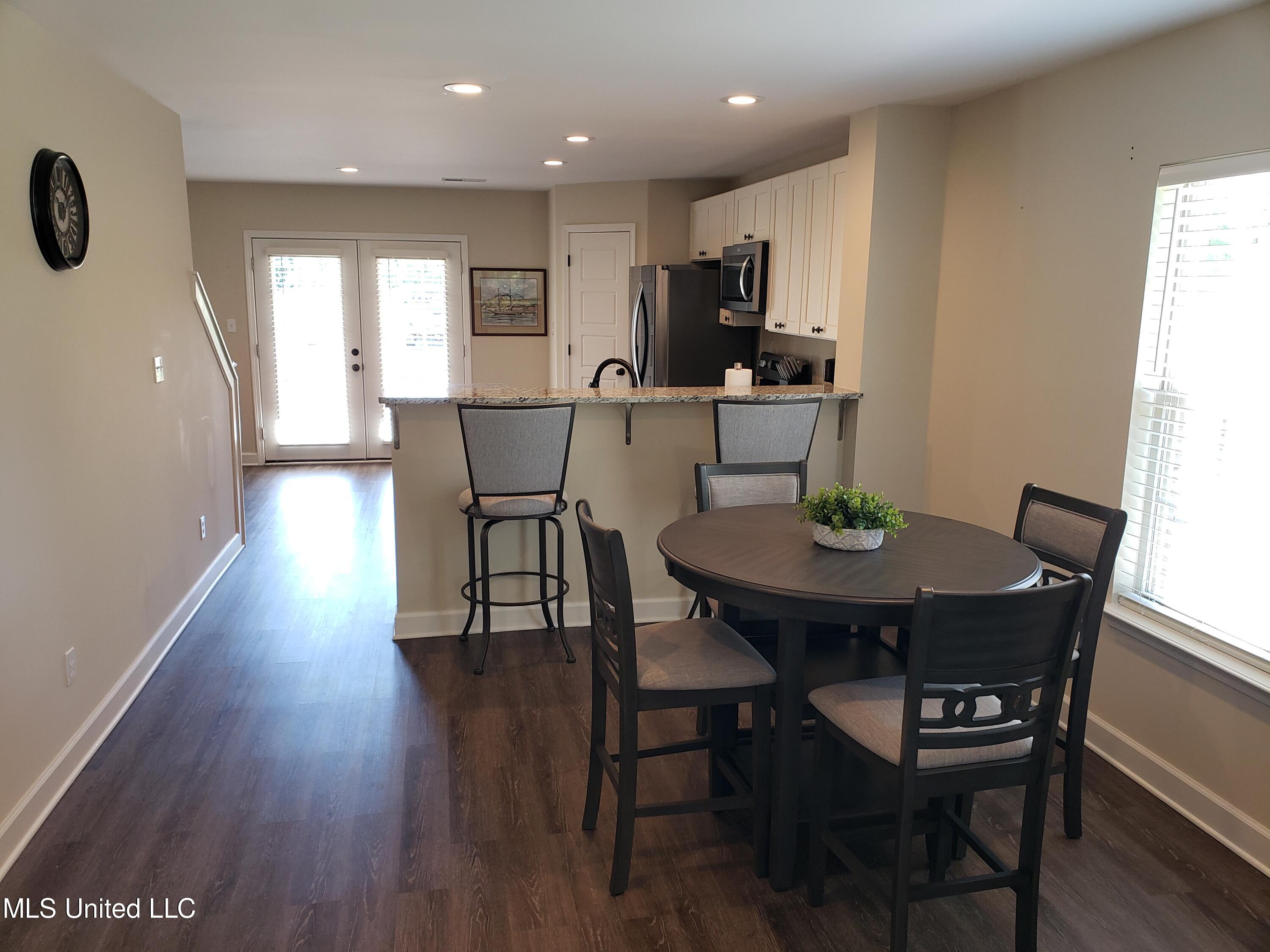 69 East Valley Street Hernando, MS 38632 - Photo 12 of 55 Dining Area & Kitchen