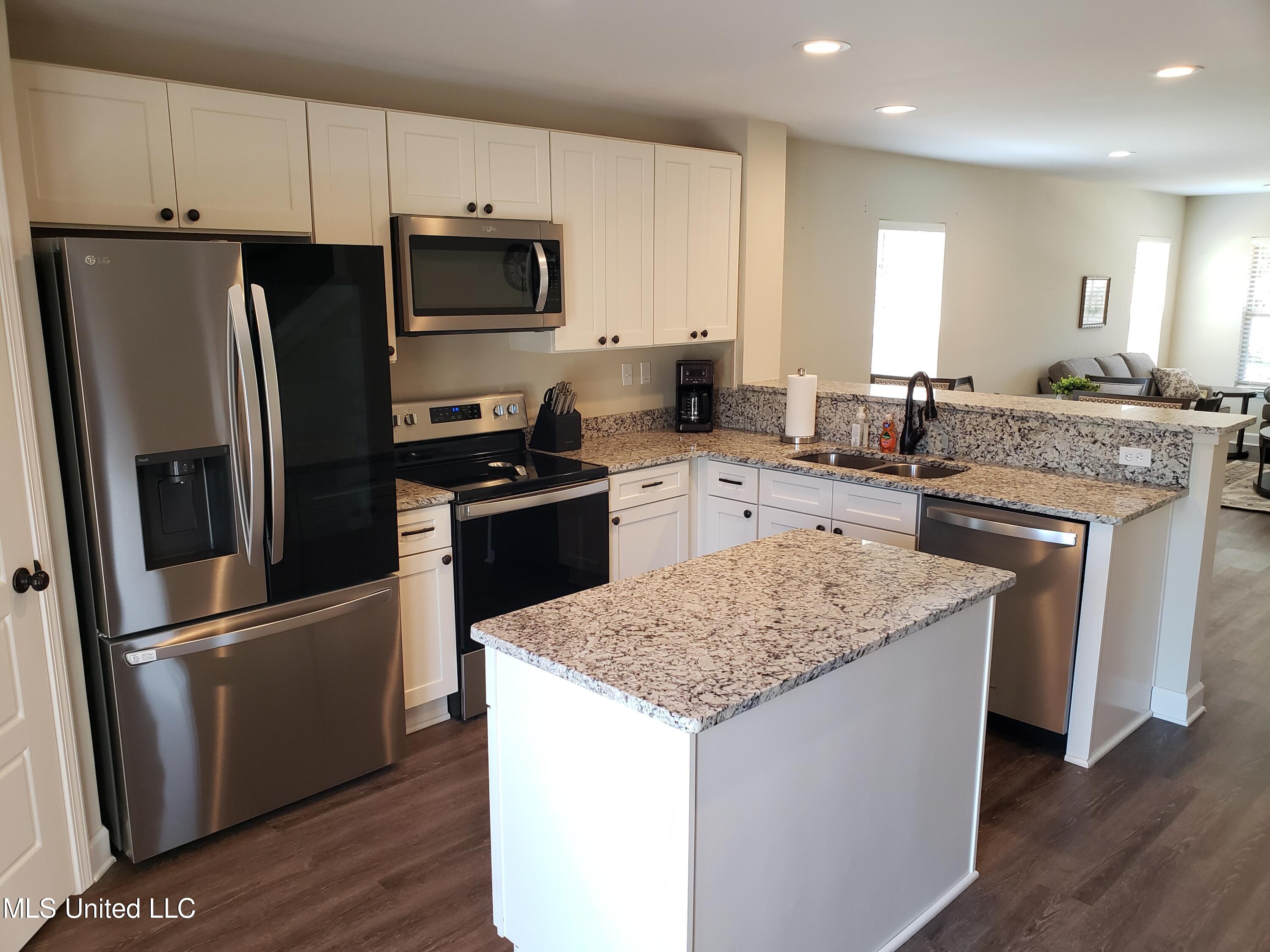 69 East Valley Street Hernando, MS 38632 - Photo 17 of 55 Kitchen