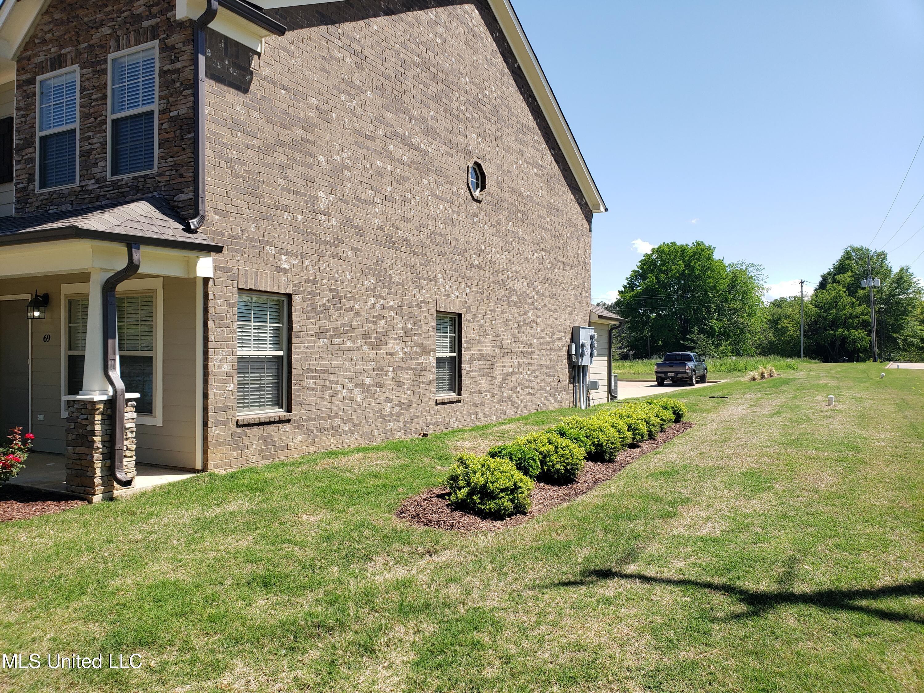 69 East Valley Street Hernando, MS 38632 - Photo 45 of 55 Side Yard
