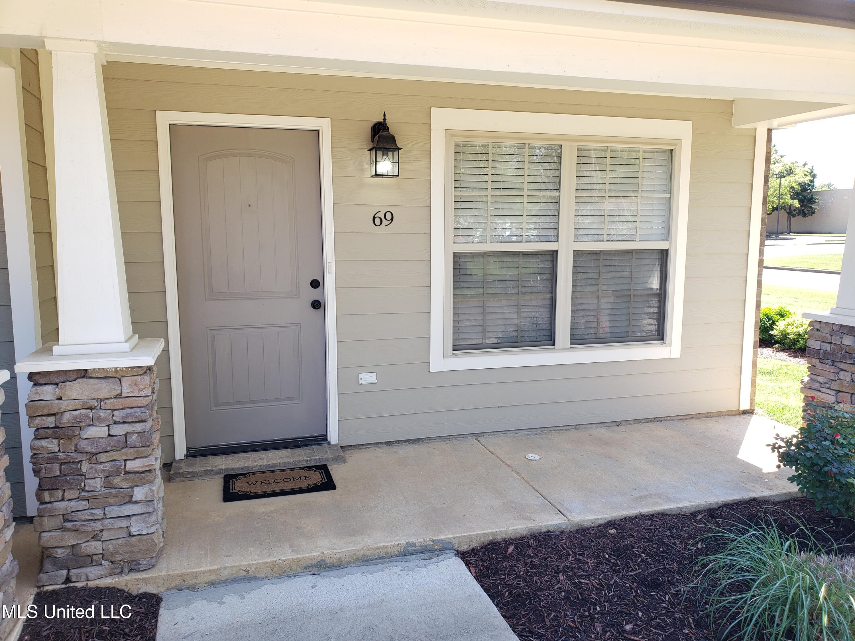 69 East Valley Street Hernando, MS 38632 - Photo 6 of 55 Front Porch