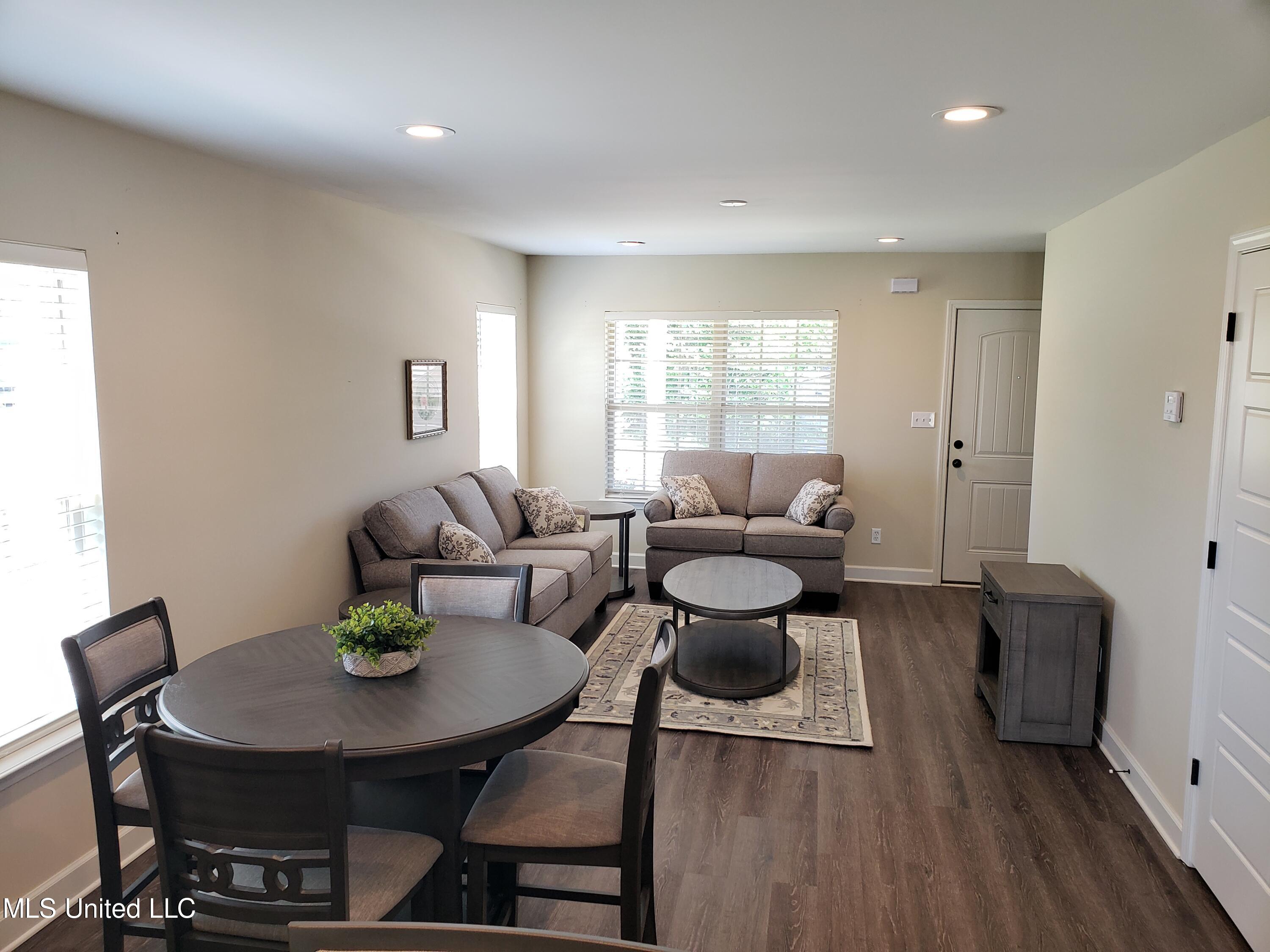 69 East Valley Street Hernando, MS 38632 - Photo 9 of 55 Great Room & Dining Area