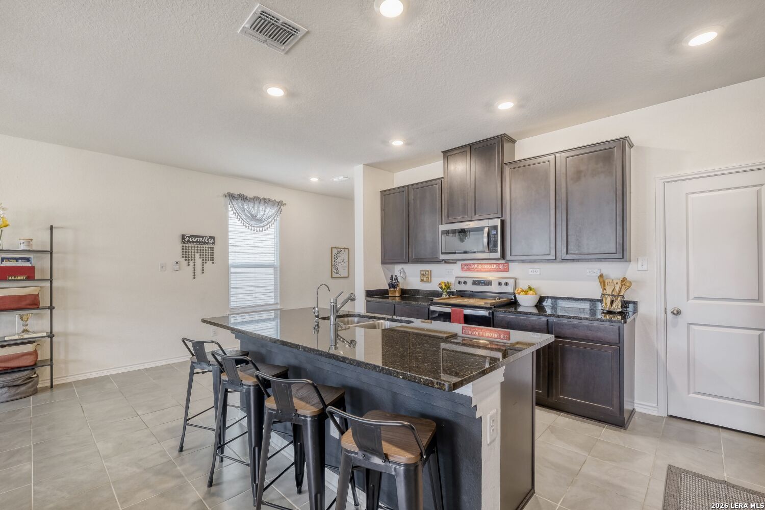6519 Runaway Row Converse, TX 78109 - Photo 8 of 27