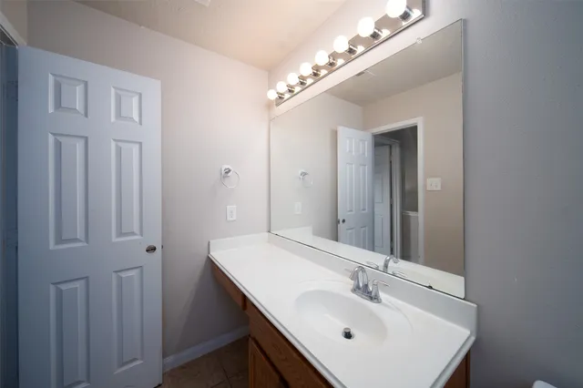 $2,500 | 19543 Otter Trail Court, Katy, TX 77449