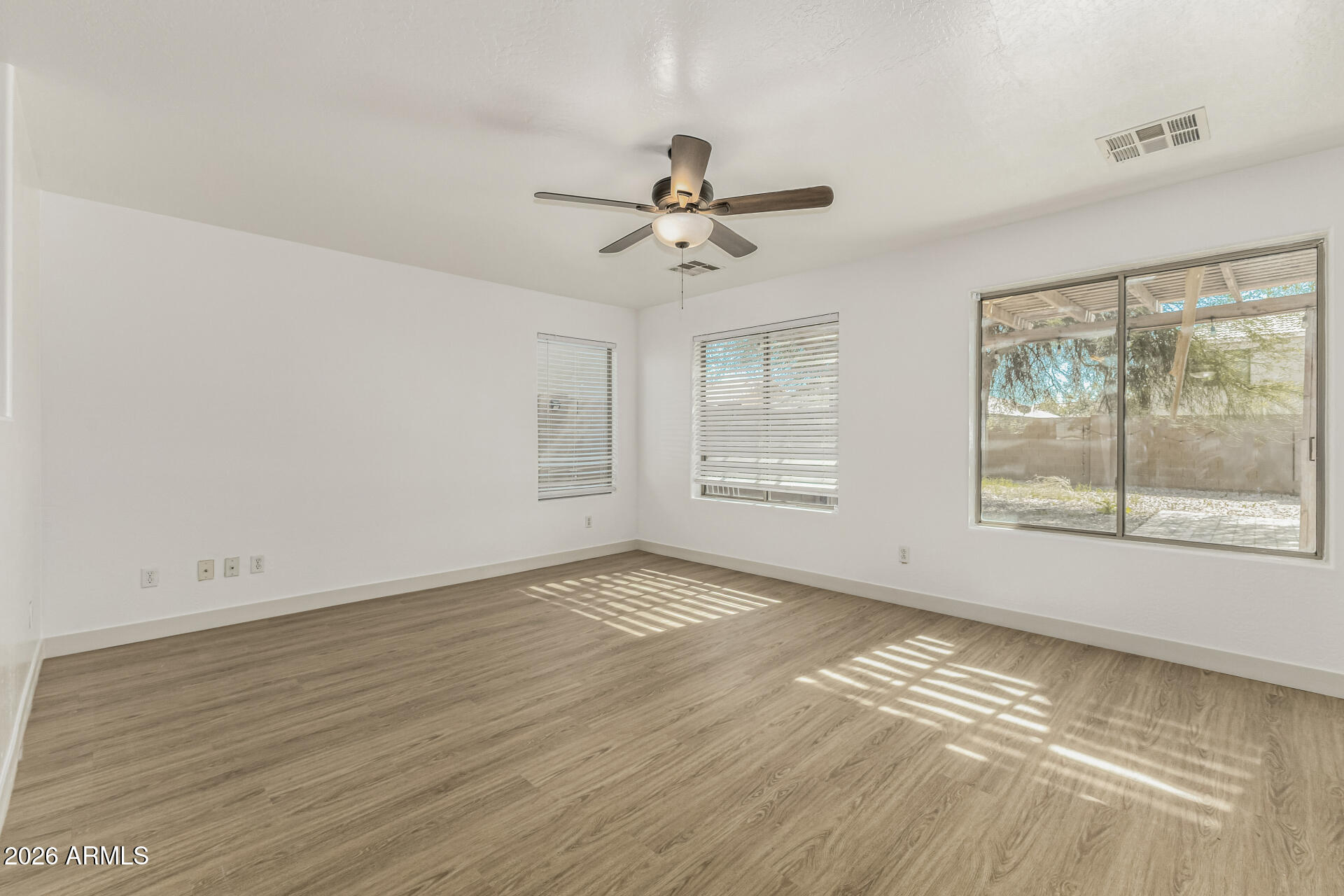 7327 West Cordes Road Phoenix, AZ 85043 - Photo 9 of 40 11 - Cordes 7327