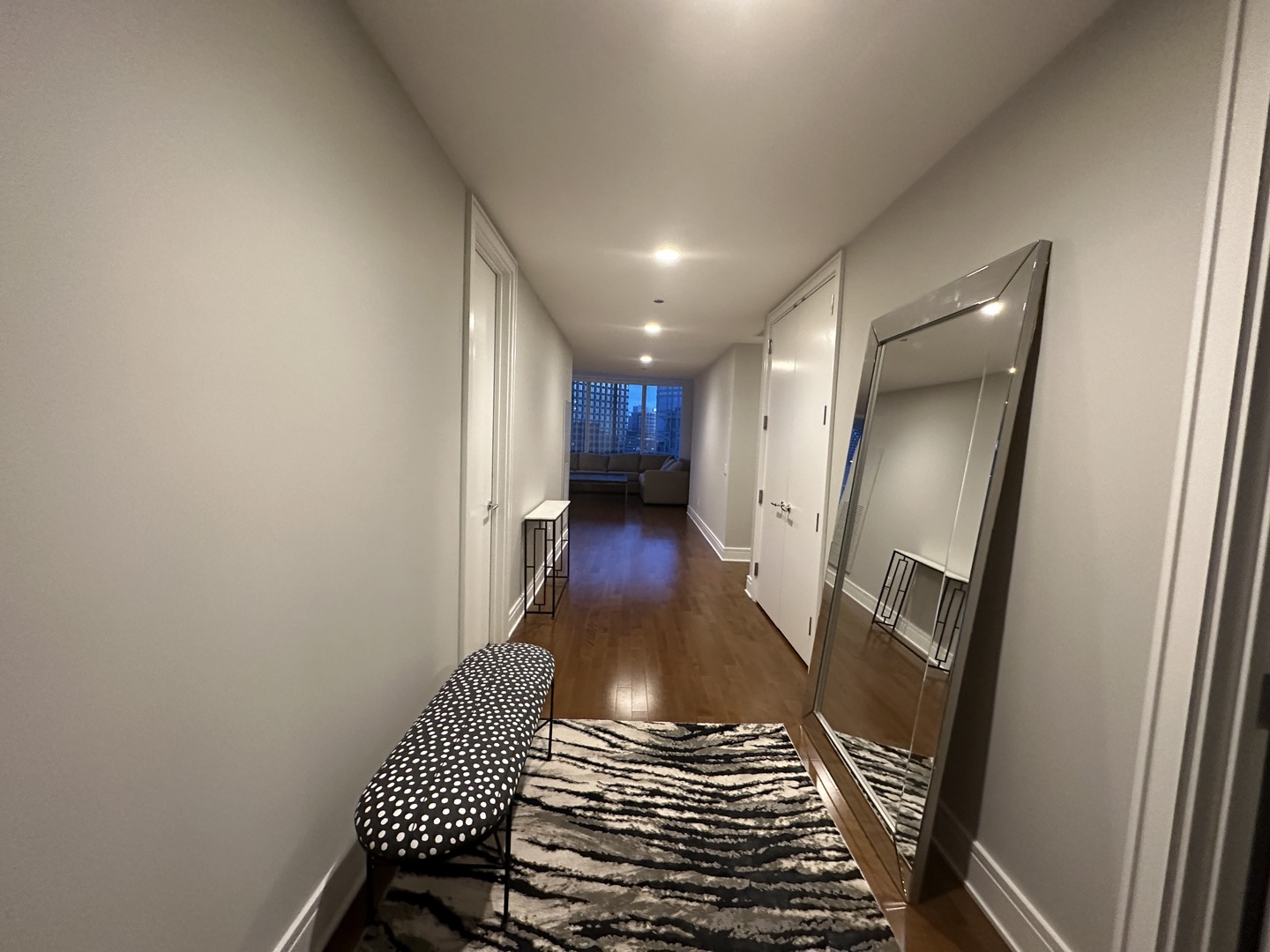 401 North Wabash Avenue, Unit 32H Chicago, IL 60611 - Photo 12 of 16 a view of an entryway