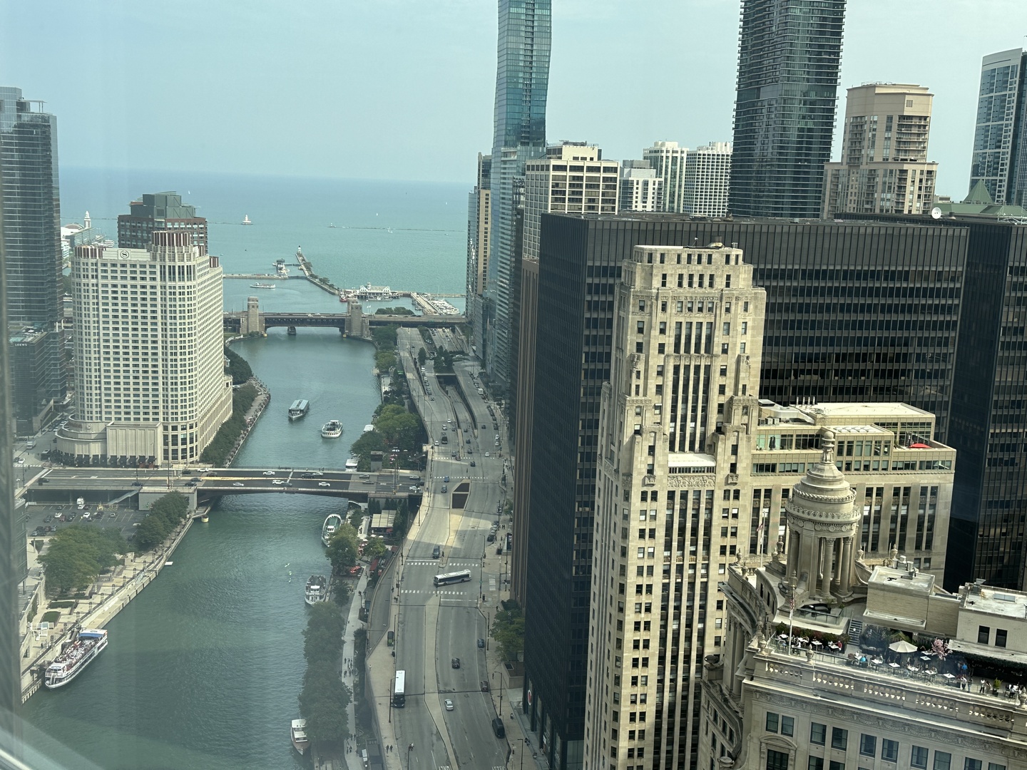 401 North Wabash Avenue, Unit 32H Chicago, IL 60611 - Photo 2 of 16 a picture of city view