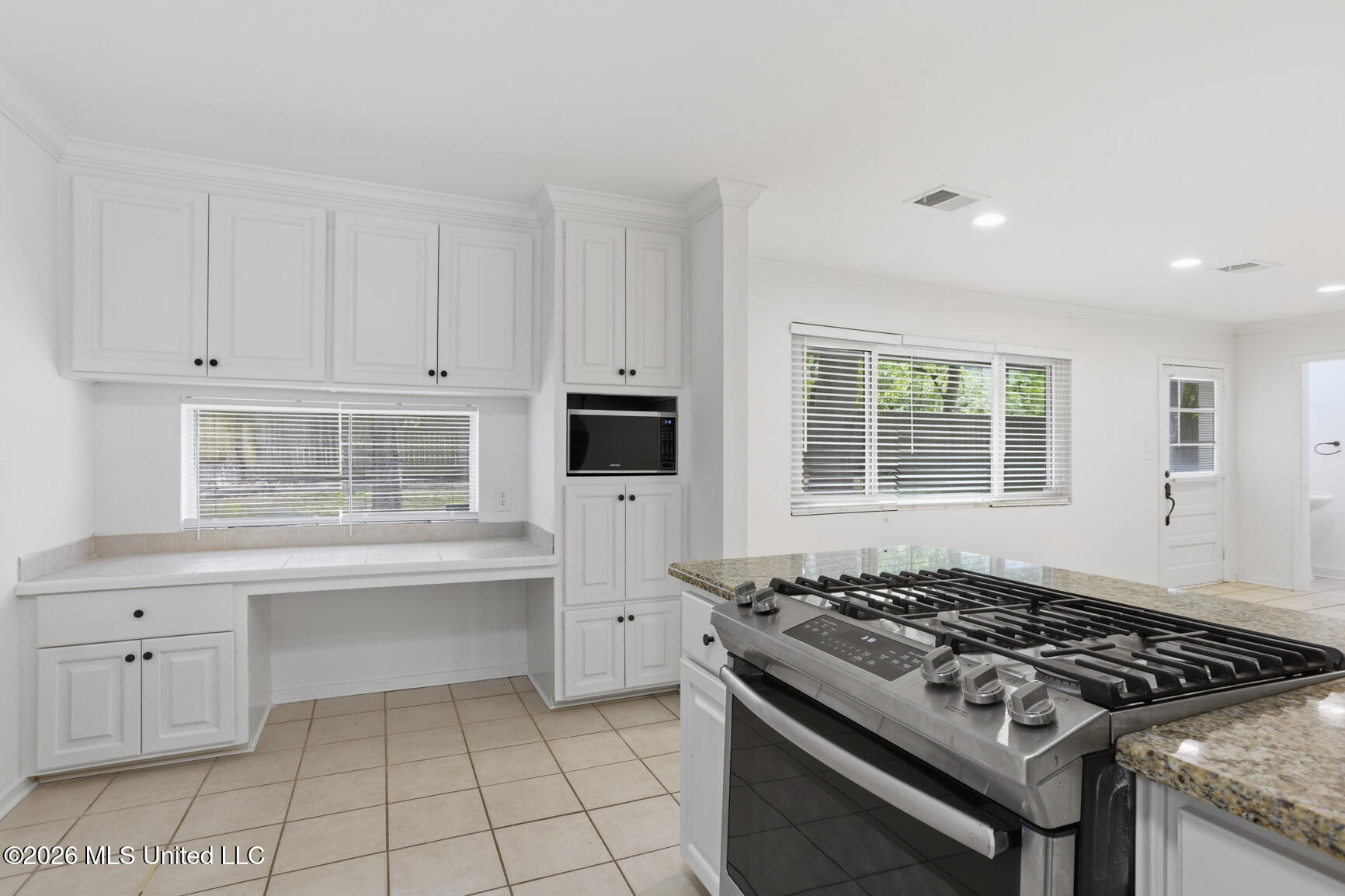 1735 Wilhurst Street Jackson, MS 39211 - Photo 9 of 28 1735 Wilhurst_jhookphotos-10