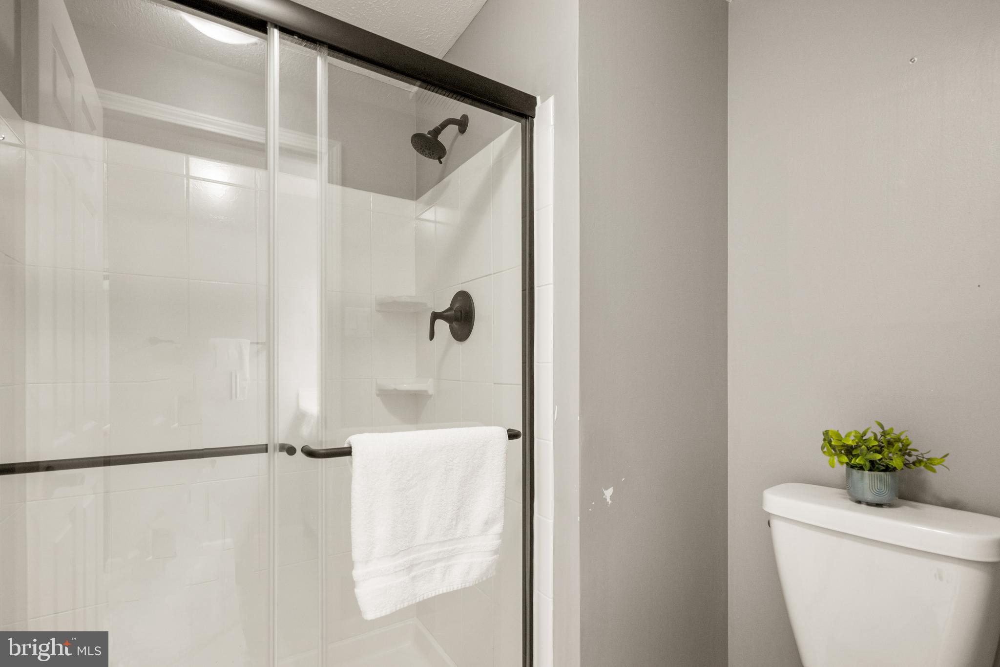 8044 Winding Way Court Springfield, VA 22153 - Photo 22 of 51 Primary En Suite