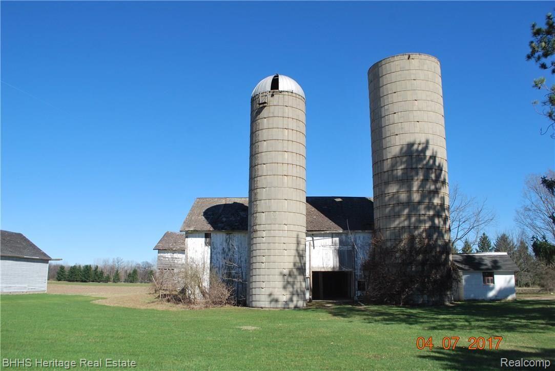 4560 North Gregory Road Fowlerville, MI 48836 - Photo 5 of 64 exterior (7).JPG