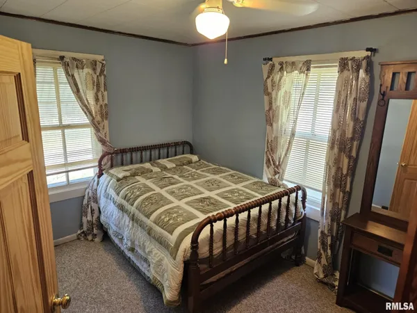 $97,000 | 174 Clinton Street, Hamburg, IL 62045