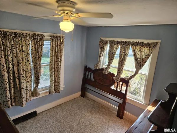 $97,000 | 174 Clinton Street, Hamburg, IL 62045